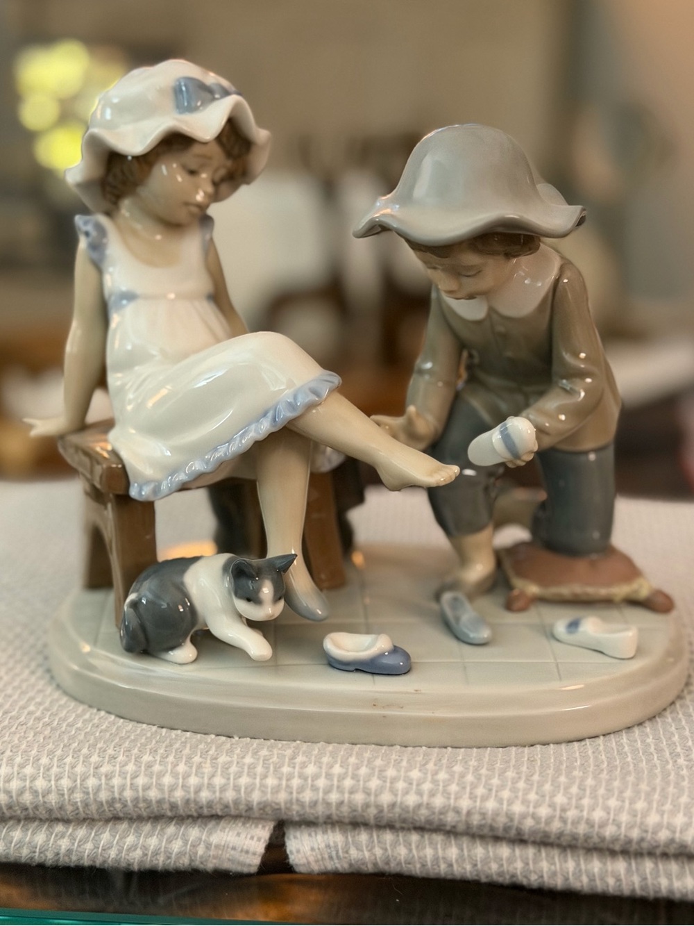 LLADRO “Try This One” Figurine #05361 in Beautiful, PRISTINE Condition. UNBOXED